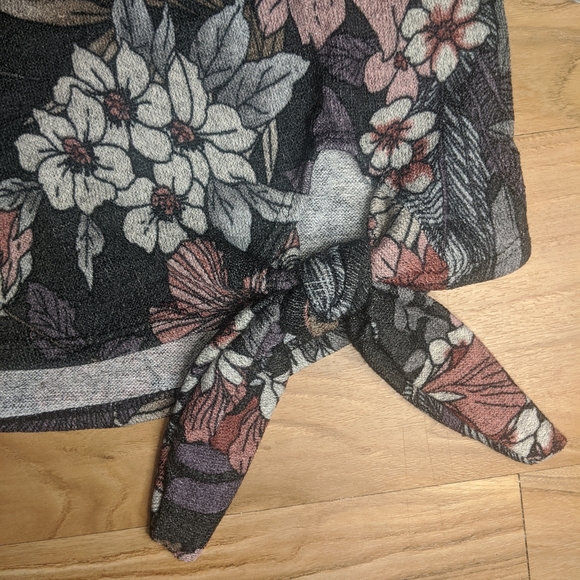 ee:some DUAL FABRIC SELF TIE HEM KNIT TOP - Picture 4 of 6